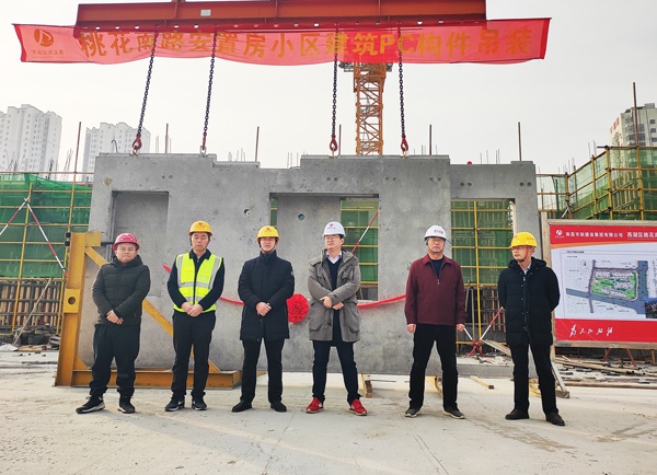 1610786462610850.jpg 南昌市政建設(shè)集團桃花南路安置房項目裝配式建筑構(gòu)件首次吊裝6001.jpg