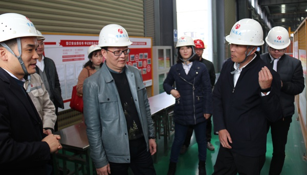 南昌市政公用集團(tuán)熊新國檢查市政遠(yuǎn)大工廠600.jpg