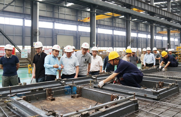 贛江新區(qū)考察團蒞臨市政遠大調研裝配式建筑6002.jpg