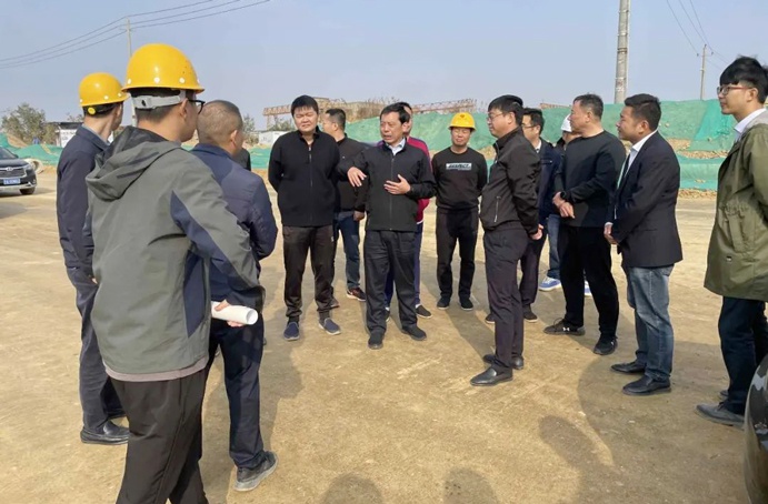 市政公用集團(tuán)萬義輝深入朱橋東路綜合管廊及基礎(chǔ)設(shè)施建設(shè)工程、昌東三路道路建設(shè)工程檢查指導(dǎo)