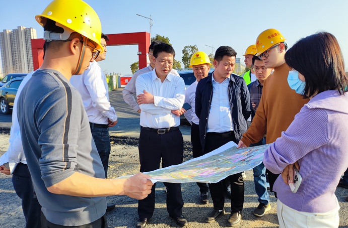 市政公用集團(tuán)劉順保到朱橋東路項(xiàng)目、昌東三路項(xiàng)目、秦坊安置房項(xiàng)目調(diào)研