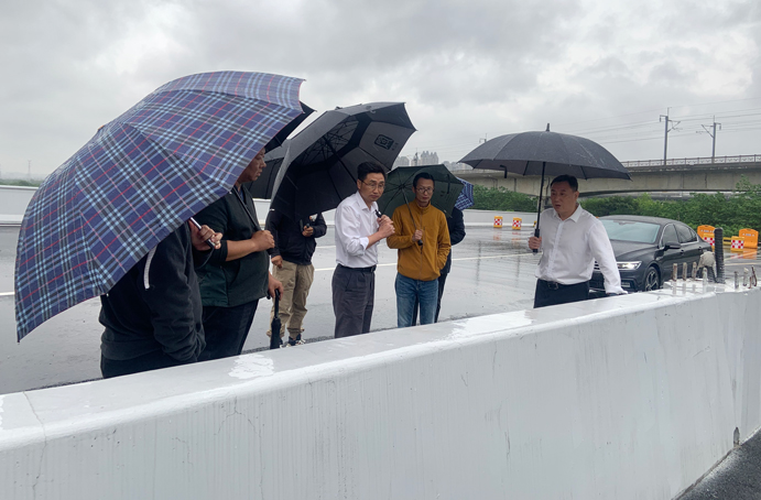 徐旭前往南昌縣河洲路項(xiàng)目、小藍(lán)大道快速化項(xiàng)目調(diào)研pg