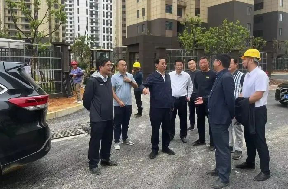 萬(wàn)義輝到秦坊安置房、杭州路項(xiàng)目調(diào)研