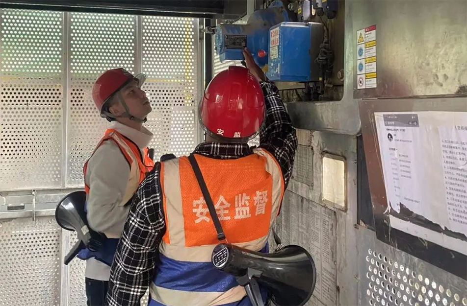 應對低溫雨雪冰凍天氣 市政建設(shè)人在行動