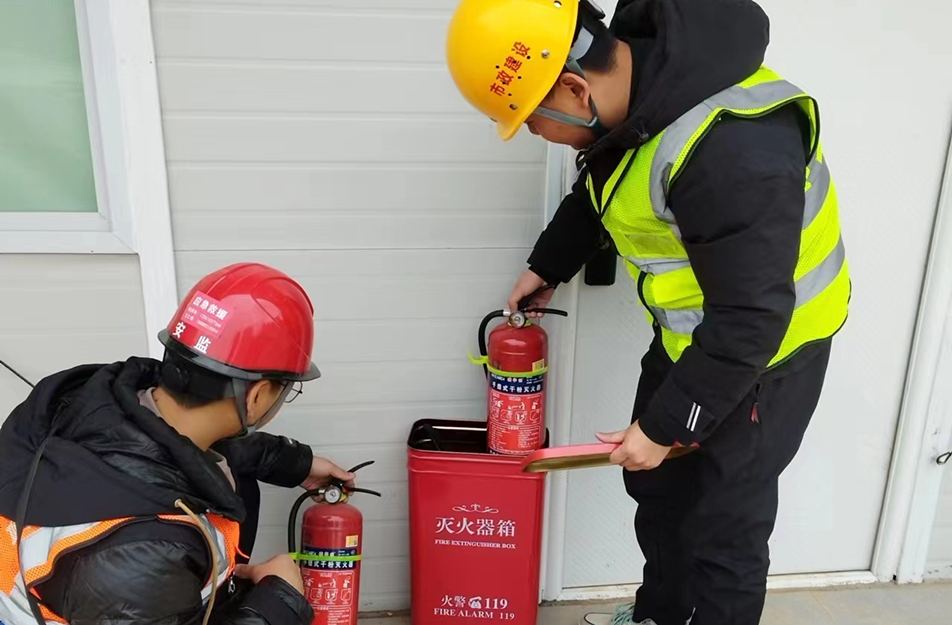 應對低溫雨雪冰凍天氣 市政建設(shè)人在行動