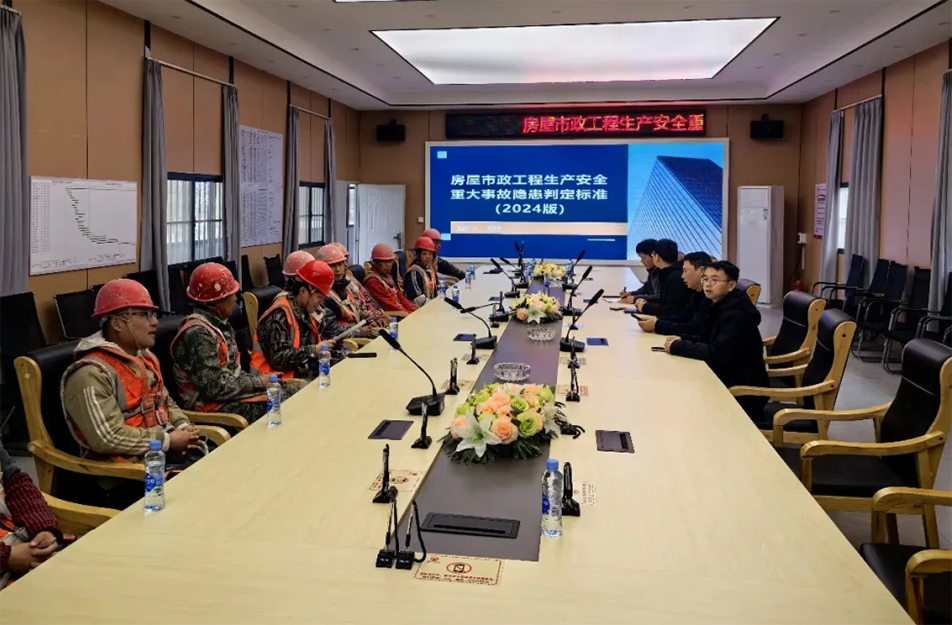 高處作業(yè)安全培訓(xùn)｜腳手架搭設(shè)、防墜落措施與事故警示教育