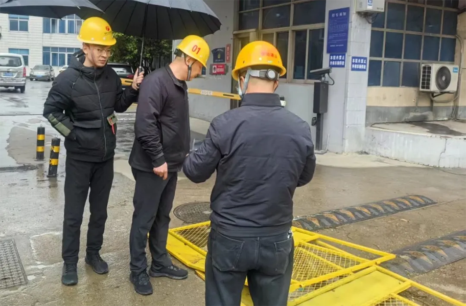 徐旭調(diào)研南昌縣小藍大道、青云譜污水接駁工程｜施工進度與安全文明管理