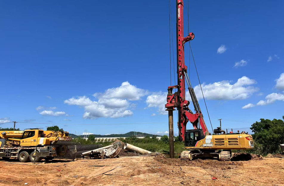 昌北機場三期配套路網(wǎng)神州路工程全面推進 打造空港貨運新動脈 昌北機場三期配套路網(wǎng)神州路工程全面推進 打造空港貨運新動脈