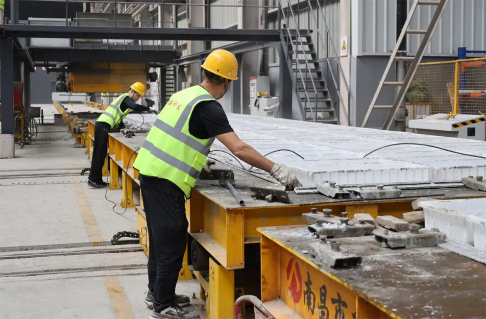 2025年政府開放周活動走進市政綠色產(chǎn)業(yè)園 市民零距離探訪裝配式建筑 2025年政府開放周活動走進市政綠色產(chǎn)業(yè)園 市民零距離探訪裝配式建筑